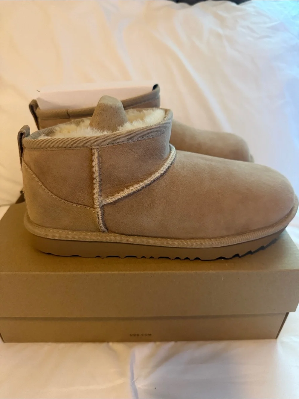 UGG Kids Classic ultra mini boot in sand size5